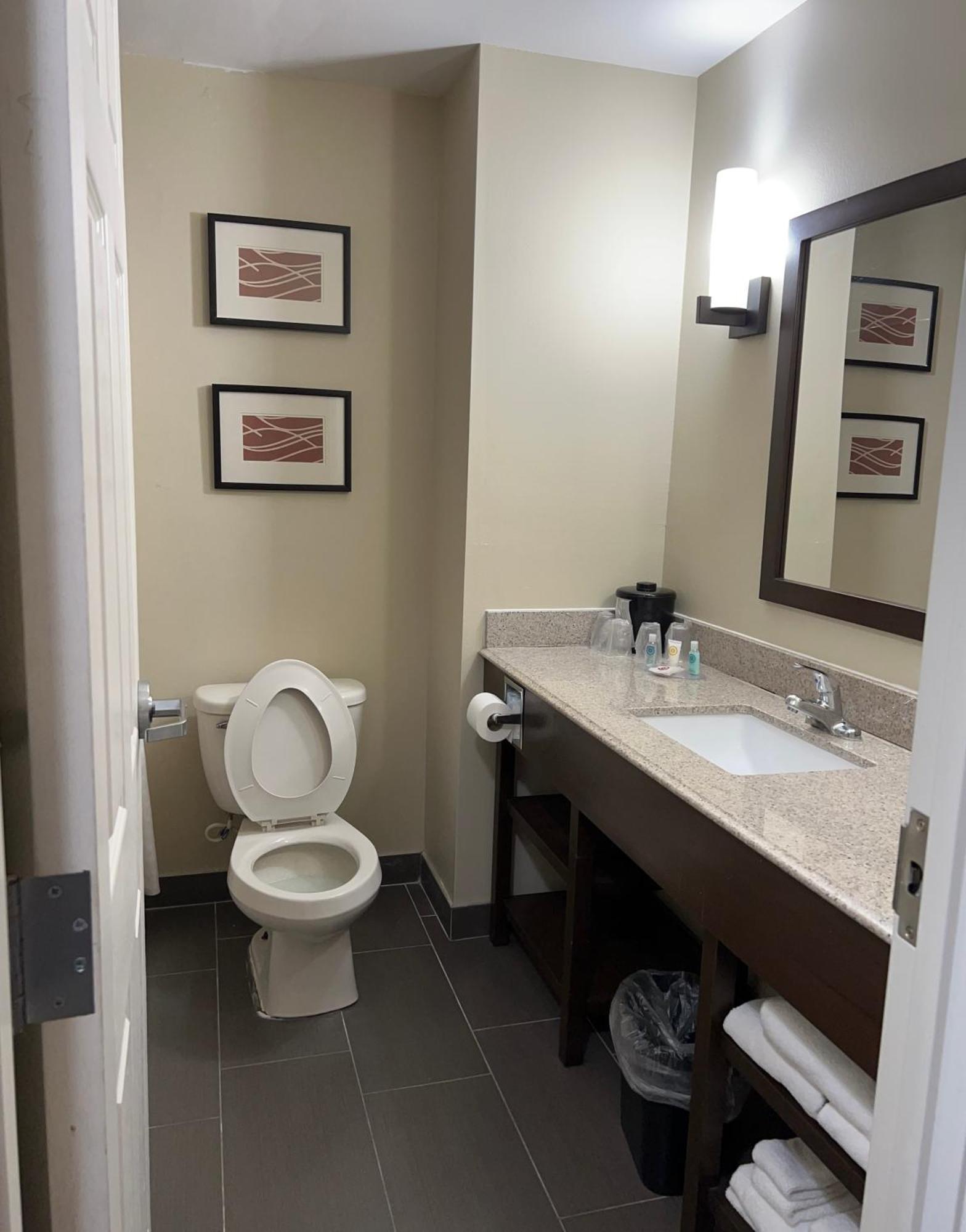 Days Inn & Suites By Wyndham Manheim Lebanon Esterno foto