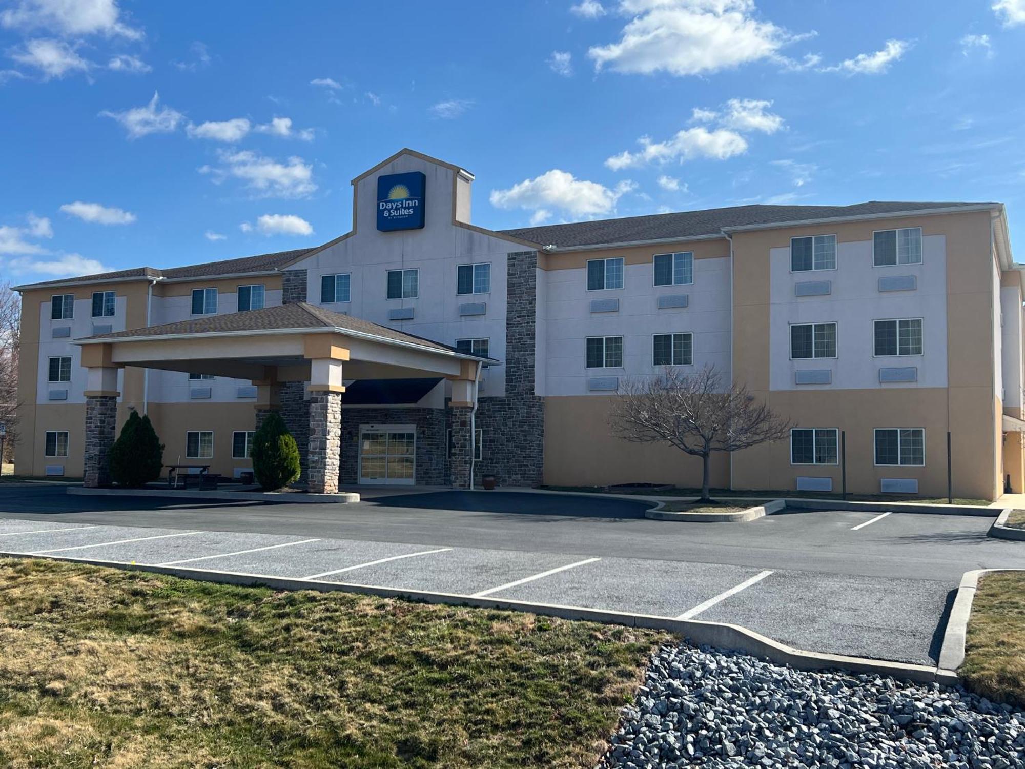 Days Inn & Suites By Wyndham Manheim Lebanon Esterno foto
