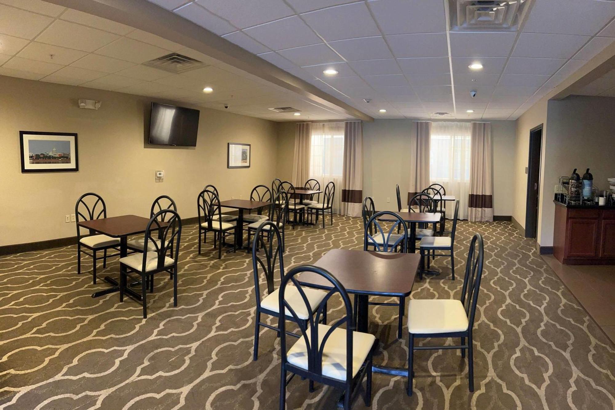 Days Inn & Suites By Wyndham Manheim Lebanon Esterno foto